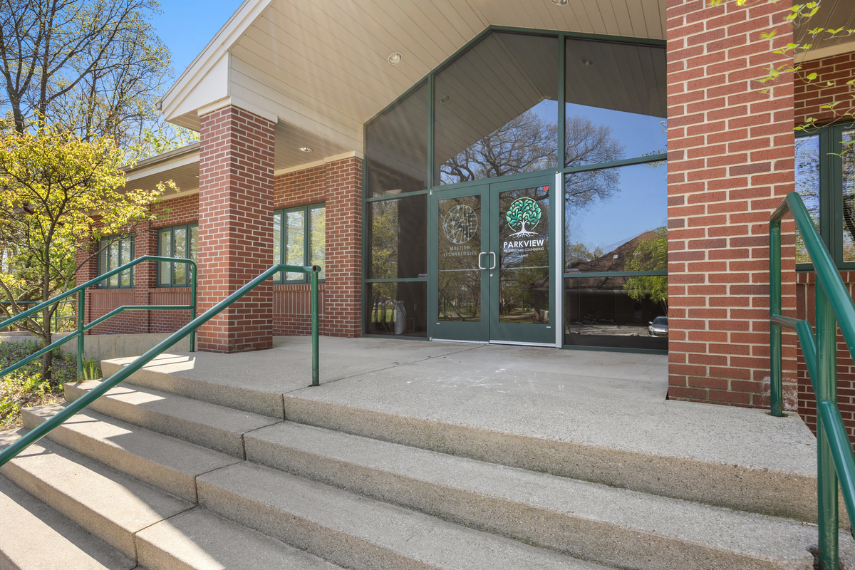 Exterior entrance of Parkview Counseling on 44th Street in Wyoming, MI